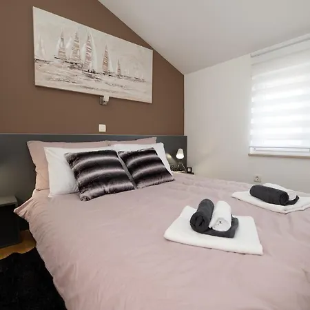 Malu Sunset Apartamento Zadar