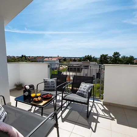 Malu Sunset Apartment *